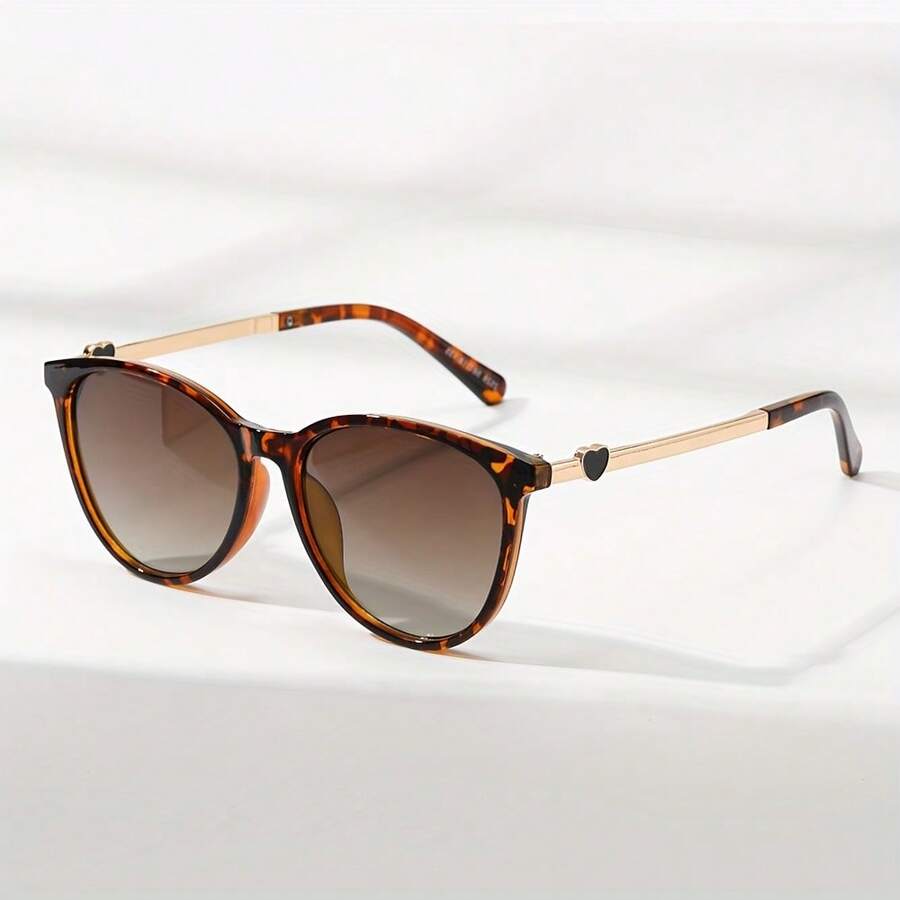 Photography Street - Womens Cat Eye Sunglasses With Heart